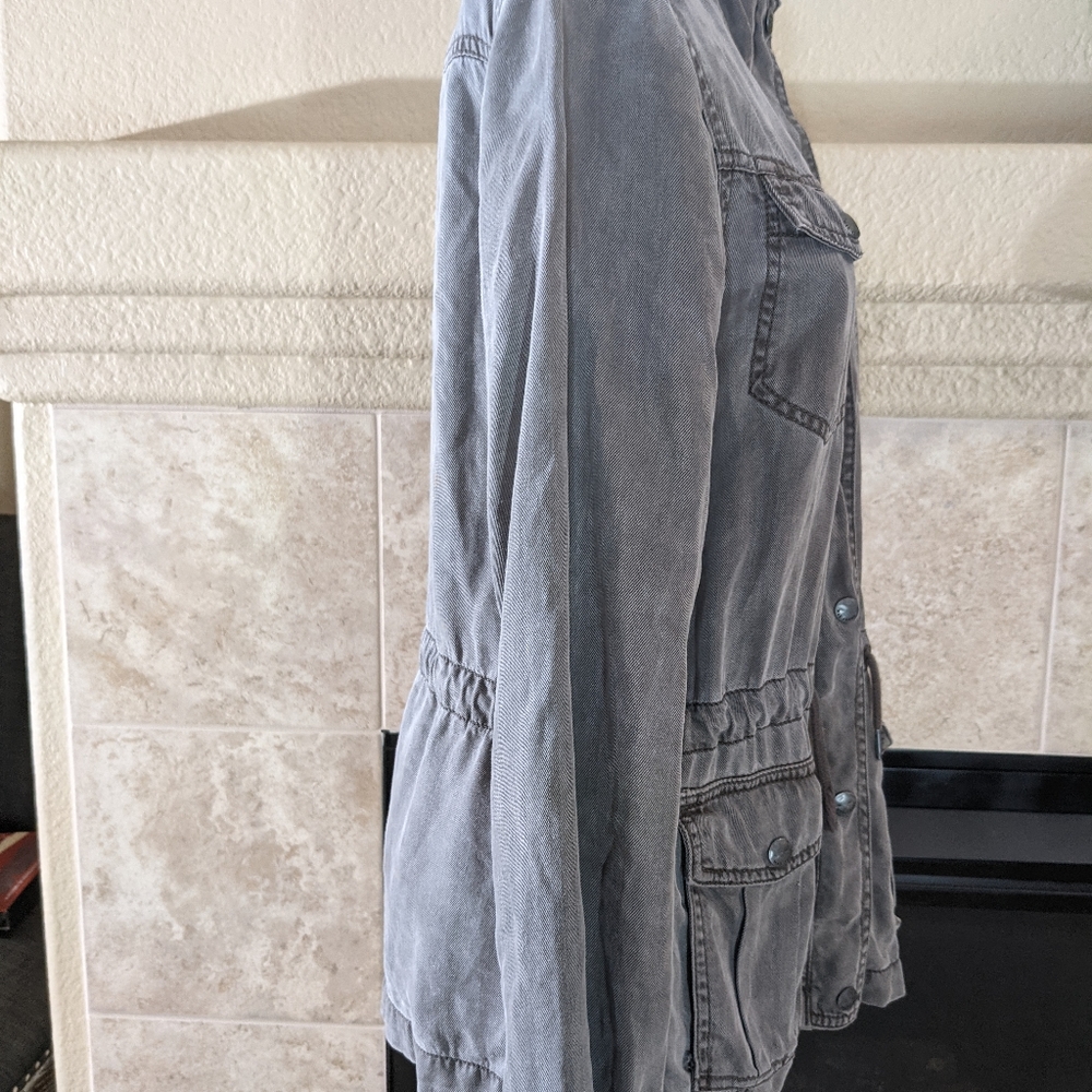 Will become your go-to lightweight jacket.  By Max Jeans.  Size: Small - Picture 8 of 14